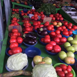 Hillsborough Ave Farmers Market - Colorful tomato