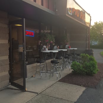 The Pig Rig BBQ - Outdoor seating - Barbeque Near Me - Wallingford, Connecticut