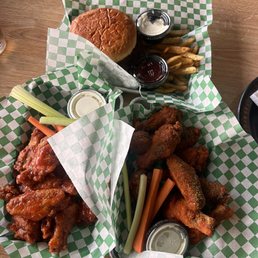 Wings (20), House Burger Wings (20), House Burger