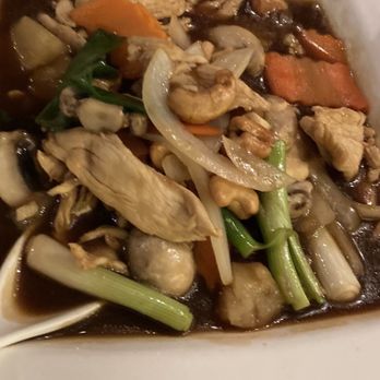 Thai Basil Restaurant - Cashew Nut - Thai Near Me - Boston, Massachusetts
