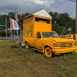 Ari’s Famous NH Corn - Just look for the yellow truck!