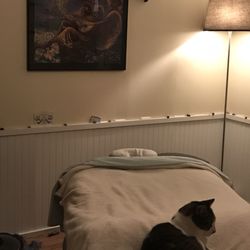 Heavenly Escapes Therapeutic Massage - Nice & cozy.Home based massage practice.I do have dogs & cats on property in case of allergies please let me know at time of booking.