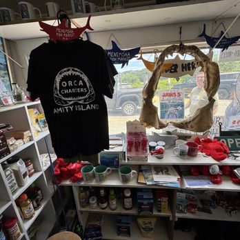 Menemsha Fish Market - Seafood Markets Near Me - Chilmark, Massachusetts