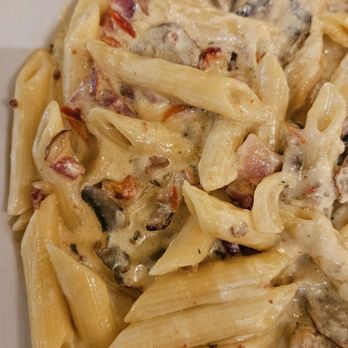 Galo's Italian Grill - Smoked gouda penne carbonara with sausage - Italian Near Me - Richmond, Indiana