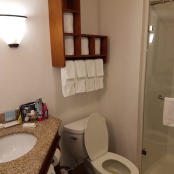 Hampton Inn & Suites Williamsburg-Richmond Rd - Bathroom - Hotels Near Me - Williamsburg, Virginia