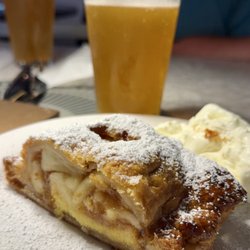 Kantine Biergarten Eatery - Apfelstrudel and a bier