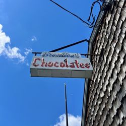 Bromilow Chocolates - Outside storefront