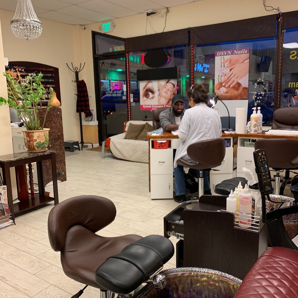 My husband getting pampered by Tammy! My husband getting pampered by Tammy!