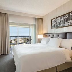 Embassy Suites by Hilton Monterey Bay Seaside - Guest room