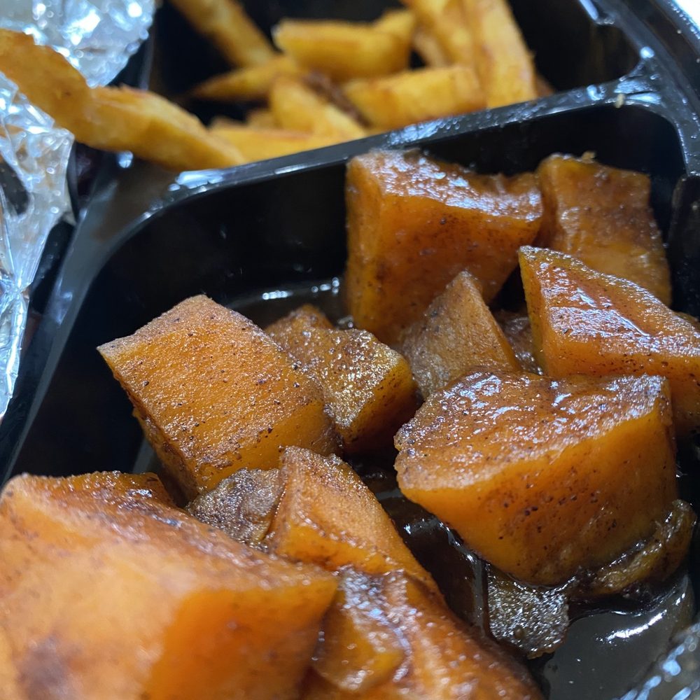 Smoke In The Pit - a tray of food - Barbeque Near Me - Minneapolis, Minnesota
