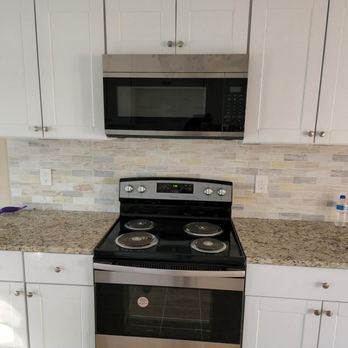 EZ Handyman & Remodeling - a clean kitchen - Flooring Near Me - Dallas, Texas EZ Handyman & Remodeling - a clean kitchen - Flooring Near Me - Dallas, Texas