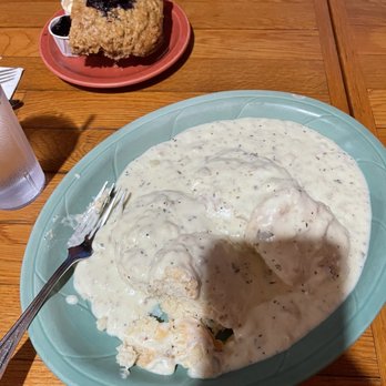 The Breadboard Restaurant - Biscuits and gravy, Marionberry muffin - Breakfast & Brunch Near Me - Ashland, Oregon The Breadboard Restaurant - Biscuits and gravy, Marionberry muffin - Breakfast & Brunch Near Me - Ashland, Oregon