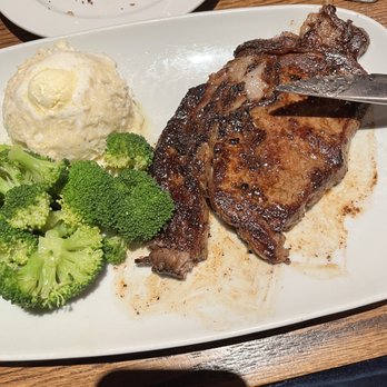LongHorn Steakhouse - Ribeye, mashed, broccoli - Steakhouses Near Me - Manchester, New Hampshire LongHorn Steakhouse - Ribeye, mashed, broccoli - Steakhouses Near Me - Manchester, New Hampshire