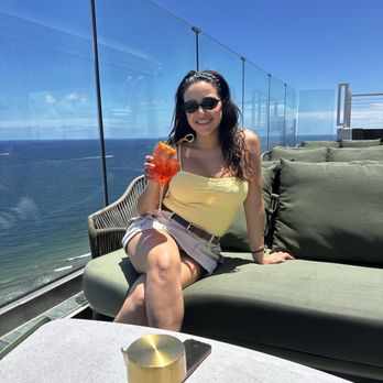 Nubé Rooftop - My Girlfriend that made me try the Oysters - Lounges Near Me - Fort Lauderdale, Florida Nubé Rooftop - My Girlfriend that made me try the Oysters - Lounges Near Me - Fort Lauderdale, Florida