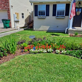 Garden Picasso - Island garden - Landscaping Near Me