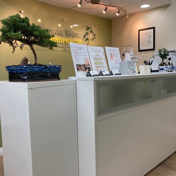 Dr. Thomas Wong Chiropractic - Entrance/waiting room - Chiropractors Near Me - Arcadia, California