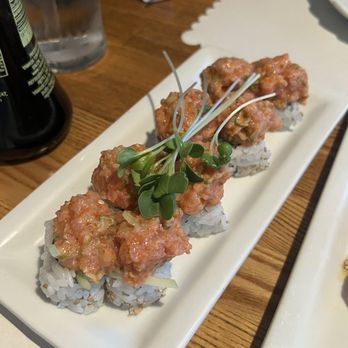 Chiba Restaurant - spicy tuna cut roll - Sushi Bars Near Me - North Hollywood, California Chiba Restaurant - spicy tuna cut roll - Sushi Bars Near Me - North Hollywood, California