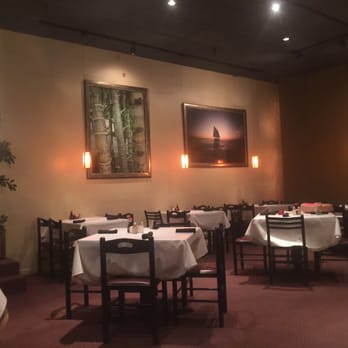Wang's Mandarin House - Nice artwork on the walls inside - Chinese Near Me - Memphis, Tennessee
