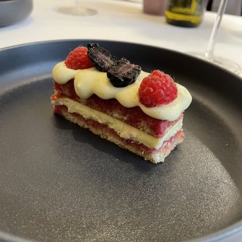 Mugolone - Tiramisu with fresh fruit - Italian Near Me - Siena, SI