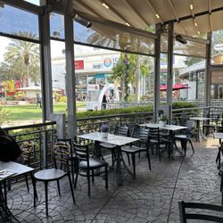 iCafe de Paris - Outdoor seating