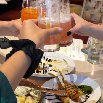 Bottiglia - Cocktails, Mozzarella and Tomato Caprese Salad, zucchini flowers, Carbonara Mac & Cheese, aperol spritz, happy hour, - Italian Near Me - Henderson, Nevada