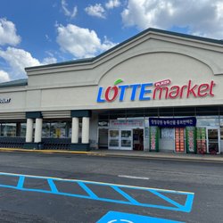 Lotte Plaza Market - Outside - view of building exterior storefront