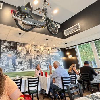 Capo Strada - Cozy dining area - we sat close to the kitchen side - Pizza Near Me - Ocean City, New Jersey Capo Strada - Cozy dining area - we sat close to the kitchen side - Pizza Near Me - Ocean City, New Jersey
