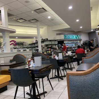 Georgie V's Pancake House - Seating area - Breakfast & Brunch Near Me - Northbrook, Illinois