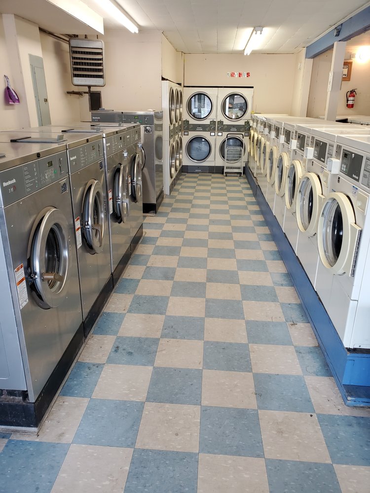 LORRAINE’S LAKESIDE LAUNDRY Updated September 2024 Request a Quote