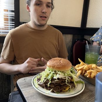 Capricorn Inn - Quad Rod for his 20th birthday - Burgers Near Me - Wilmington, Ohio