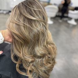 Level 10 Beauty Salon - SandBlonde Balayage -Diseño de color Balayage sígueme IG @GLAMBYVICKYBELLA