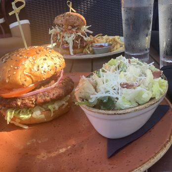 Milestones Grill and Bar - Classic burger - Canadian (New) Near Me - Delta, British Columbia