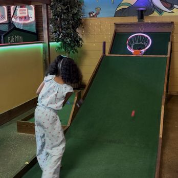 Big Mini Putt Club - Mini Golf Near Me - Chicago, Illinois