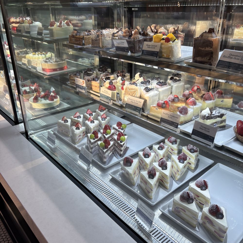 Paris Baguette - Coffee & Tea Near Me - Hackensack, New Jersey