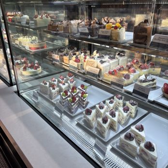Paris Baguette - Coffee & Tea Near Me - Hackensack, New Jersey