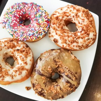 Beast Pizza - rachelle’s donuts (maple-bacon, crispy mocha, huckleberry homer) – $10 (2 for $5) - Pizza Near Me - Toronto, Ontario Beast Pizza - rachelle’s donuts (maple-bacon, crispy mocha, huckleberry homer) – $10 (2 for $5) - Pizza Near Me - Toronto, Ontario