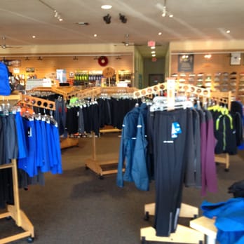 Fleet Feet - Clothing - Shoe Stores Near Me - Santa Rosa, California