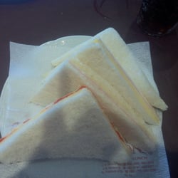 Savona - Hablemos de los mejores sándwiches de miga del barrio.