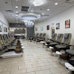 L V Nails