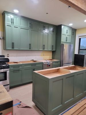 Custom Cabinets - Our best custom cabinets installation team is here to help you through the overall process, from dreaming and designing to building and installing. Our success is due to our great team of cabinet designers, who are always striving to improve our products and experience for our consumers. We are providing professional services in Long Island NY, Queen NY, Riverhead NY, Big Field NY, and Hampton Bays NY.