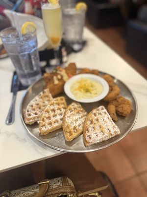 T’S BRUNCH BAR by null