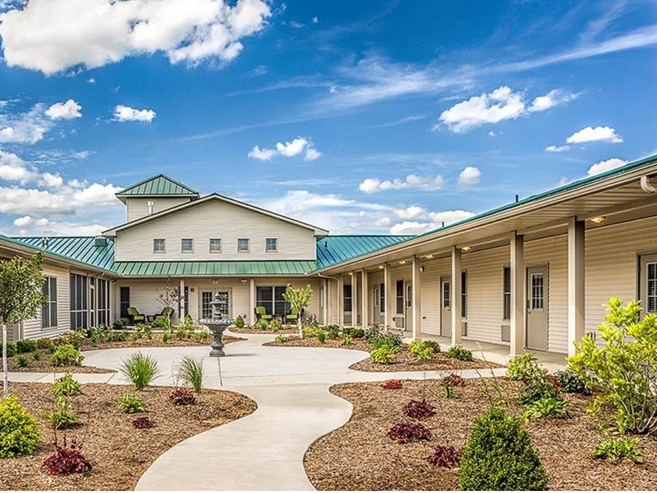 CARRIAGE CROSSING SENIOR LIVING 909 Green Mill Rd, Arcola, Illinois Assisted Living