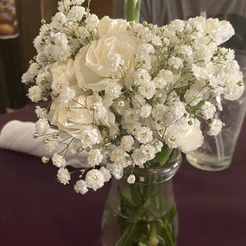 Austin Street Bistro - Flowers on the table - New American Near Me - Jefferson, Texas Austin Street Bistro - Flowers on the table - New American Near Me - Jefferson, Texas
