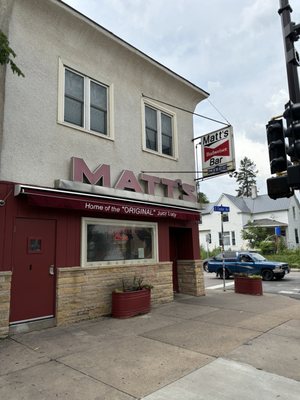 Matt's Bar and Grill by null