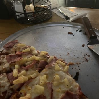 Round Table Pizza - Hawaiian - Pizza Near Me - Highland, California Round Table Pizza - Hawaiian - Pizza Near Me - Highland, California