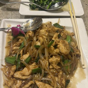 Yen's Kitchen and Sushi Bar - Sushi Bars Near Me - Ashburn, Virginia Yen's Kitchen and Sushi Bar - Sushi Bars Near Me - Ashburn, Virginia