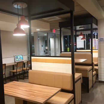 McDonald's - Dining area - Fast Food Near Me - Burtonsville, Maryland