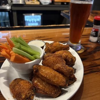Live Edge Bar And Grill - Bars Near Me - Mountain Home, Arkansas