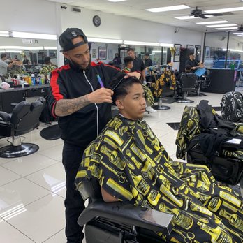 Kut Kingz Barber Shop - Barber Alex hooking it up! - Barbers Near Me - Orlando, Florida Kut Kingz Barber Shop - Barber Alex hooking it up! - Barbers Near Me - Orlando, Florida