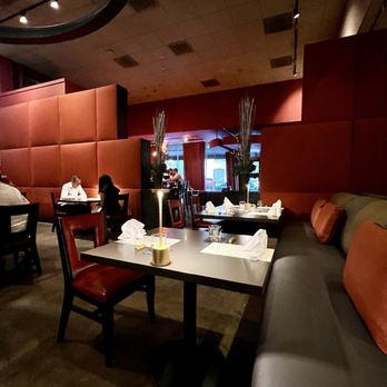 Dewz Restaurant - Dining area - New American Near Me - Modesto, California
